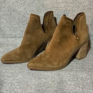 Steve Madden Havannah Pointed Suede Boots. NEW